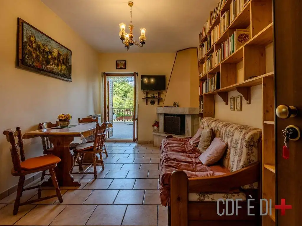 Appartamento in vendita a Pozzaglia Sabina