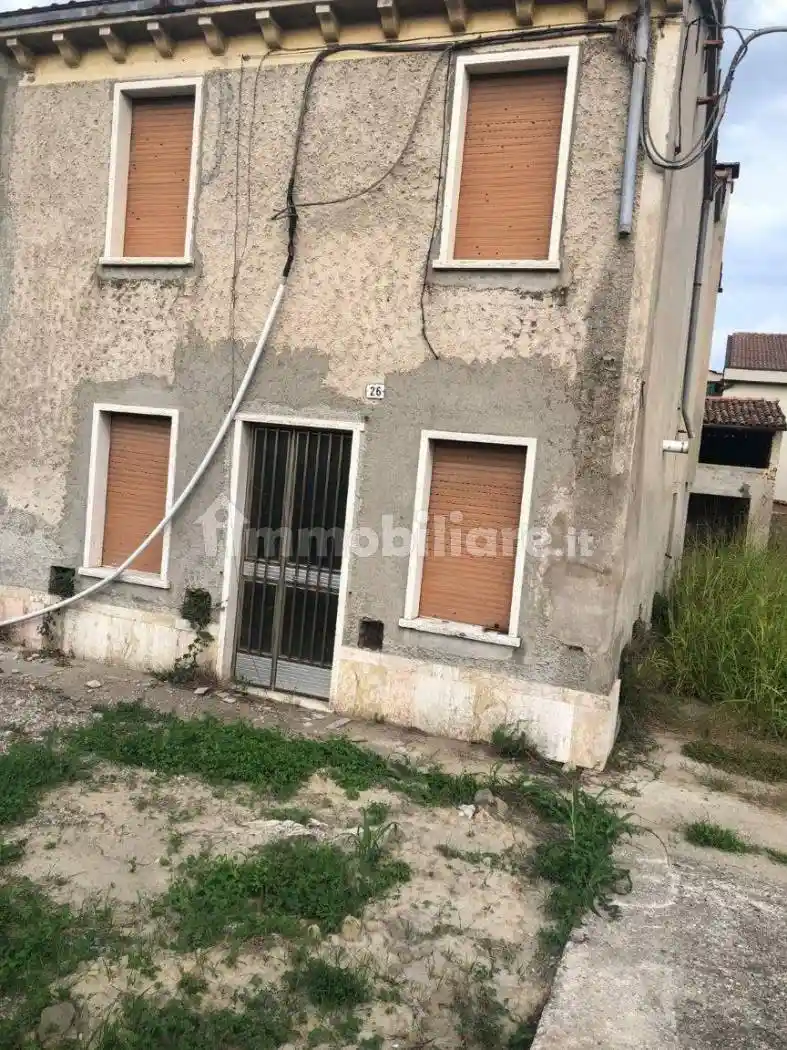 Terratetto unifamiliare 165 m², da ristrutturare, Centro, Belfiore - foto 4