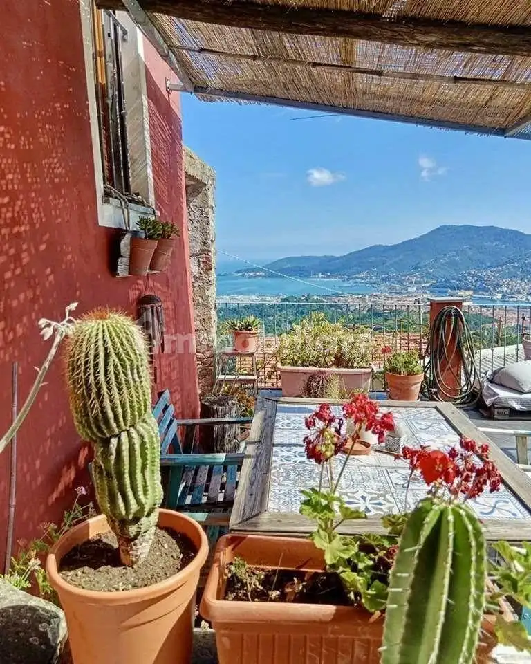 Rustico - Casale in vendita a La Spezia