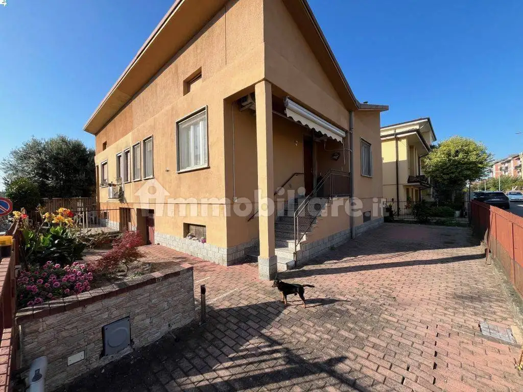 Villa in vendita a Brembio