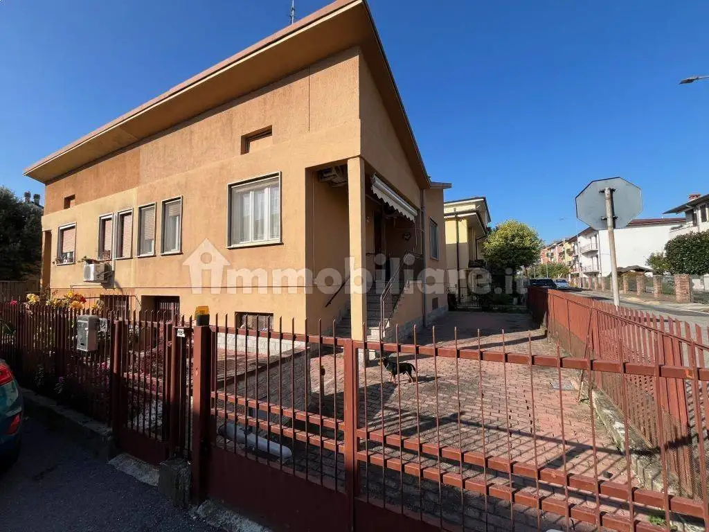 Villa unifamiliare, buono stato, 91 m², Centro, Brembio - foto 2