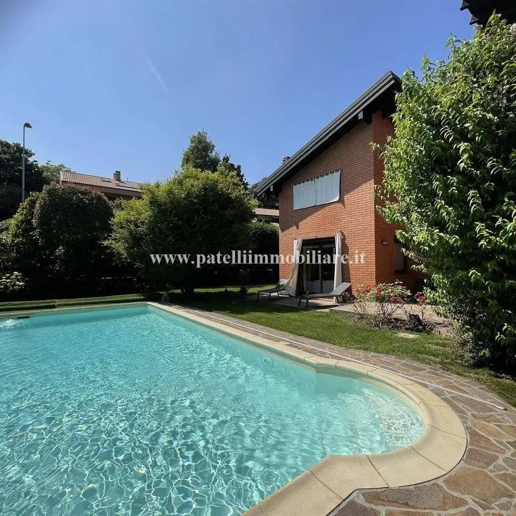 Villa in vendita a Presezzo