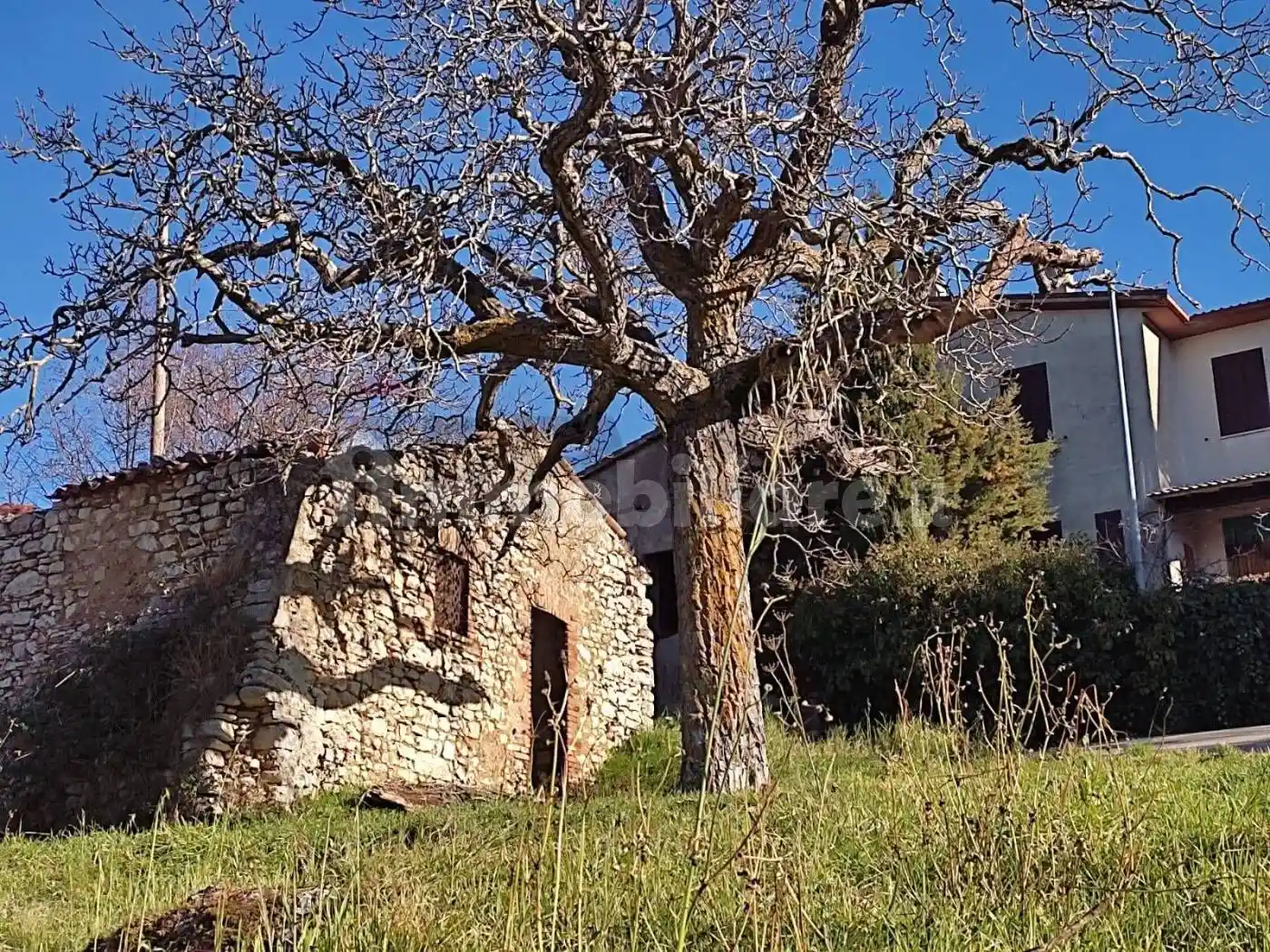 Rustico - Casale in vendita a Foligno
