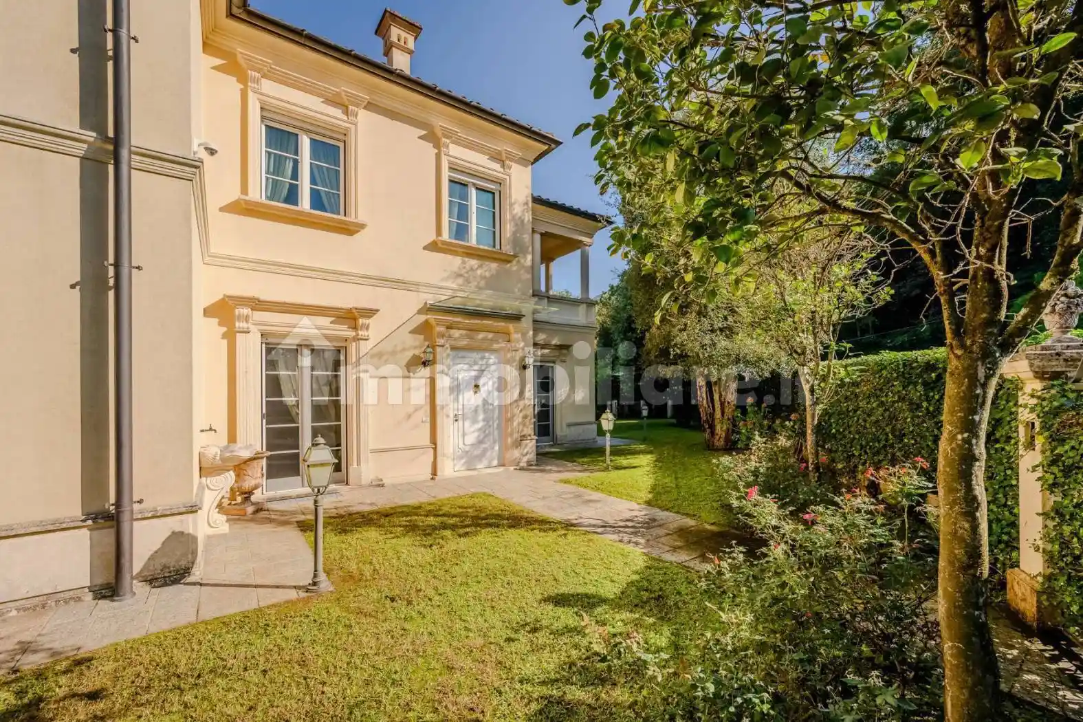 Villa in vendita a Lavena Ponte Tresa