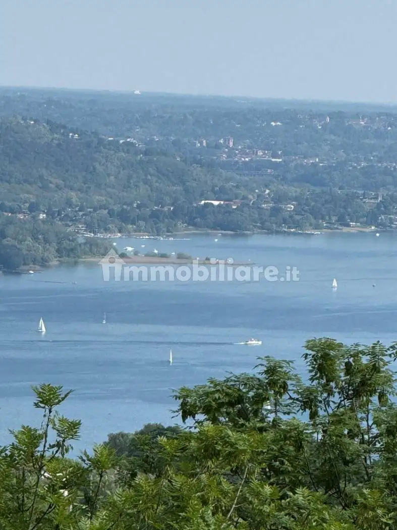 Appartamento in vendita a Nebbiuno