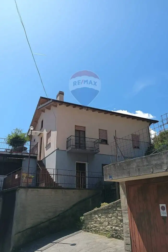 Casa indipendente in vendita a Valvarrone