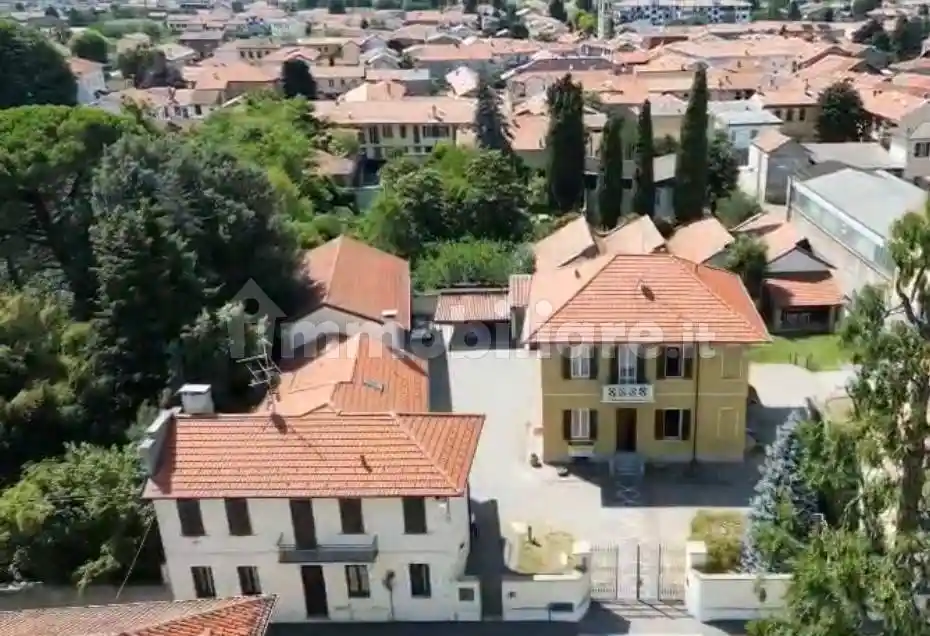 Palazzo - Edificio in vendita a Buscate
