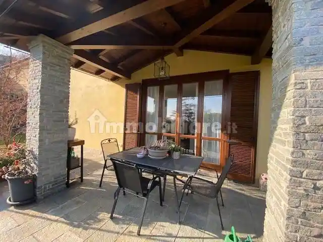 Villa in vendita a Montano Lucino