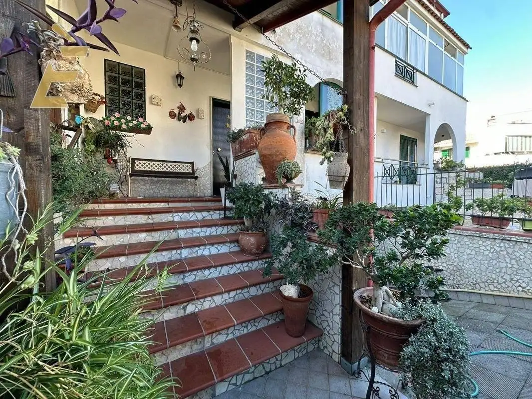 Villetta a schiera in vendita a Giugliano in Campania