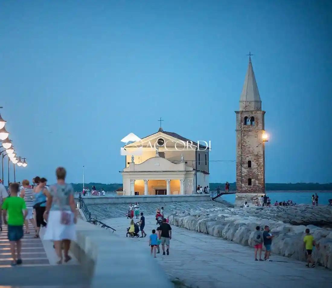 Palazzo - Edificio in vendita a Caorle