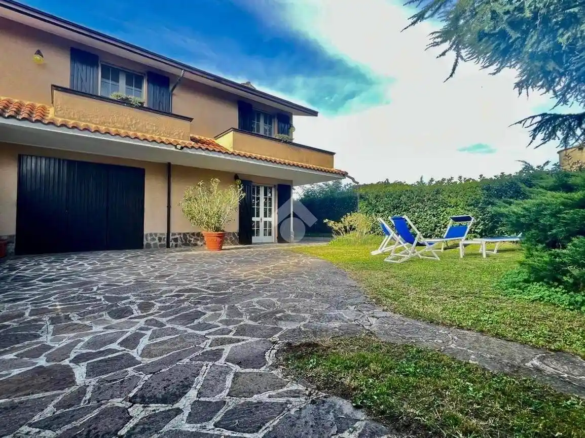 Villa in vendita a San Bassano