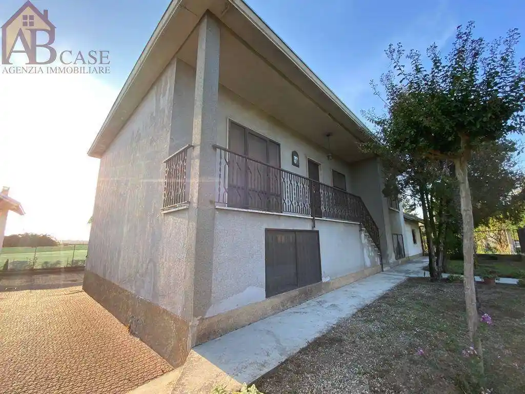 Villa in vendita a Gambolò
