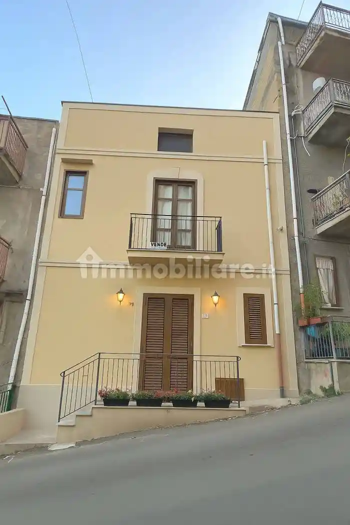 Palazzo - Edificio in vendita a Misilmeri