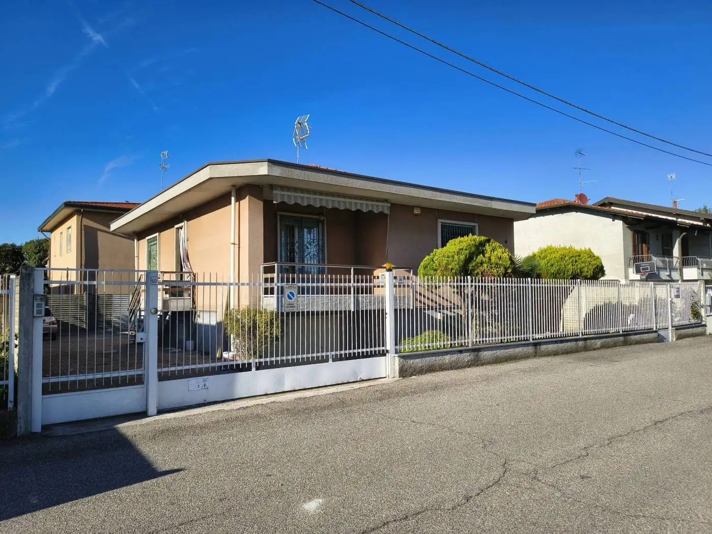 Villa in vendita a Marcallo con Casone