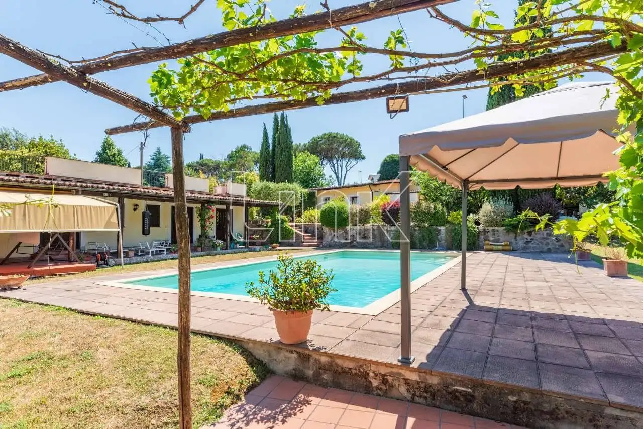 Casa indipendente in affitto a Roma