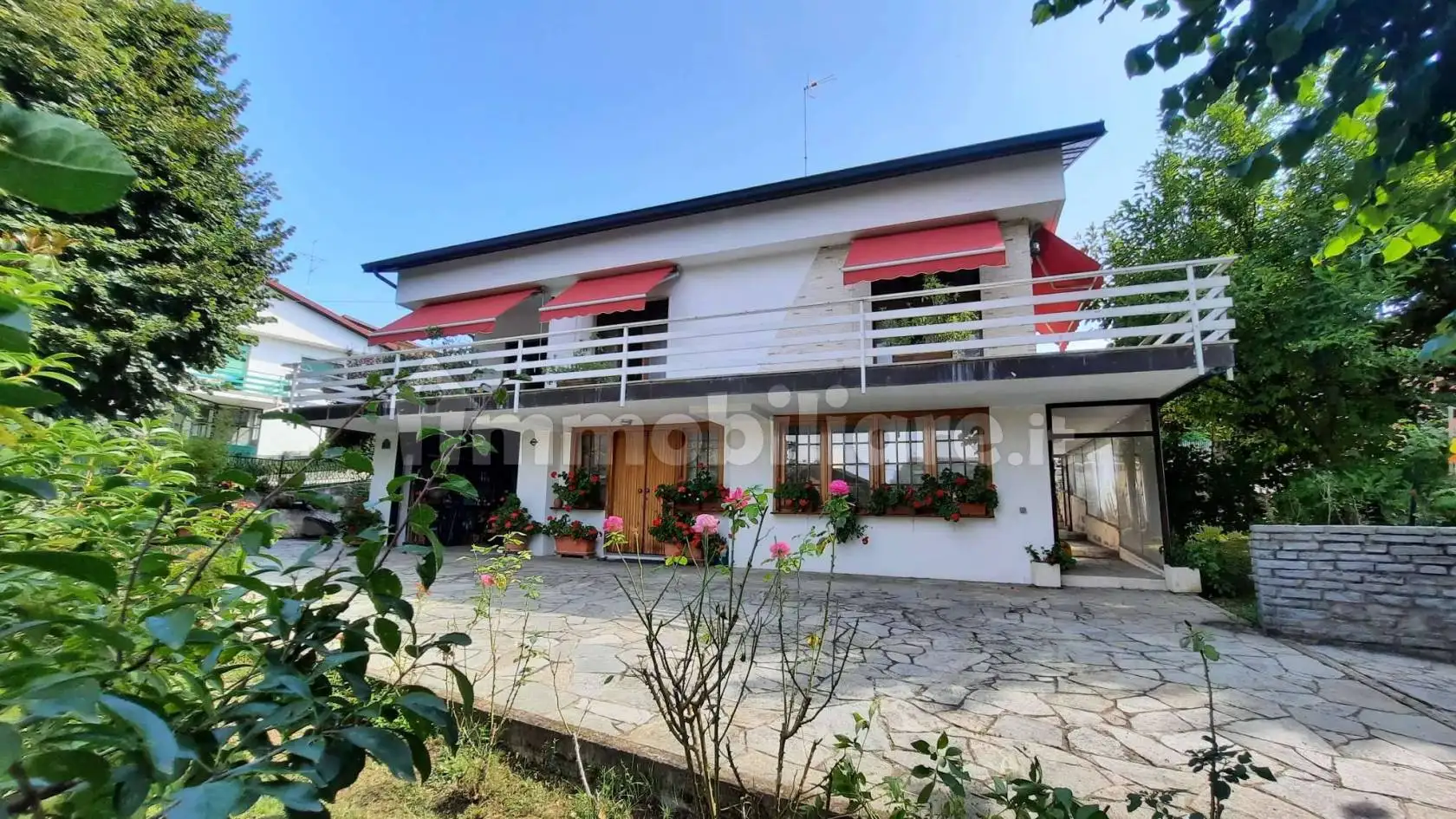 Villa in vendita a Monticello d'Alba