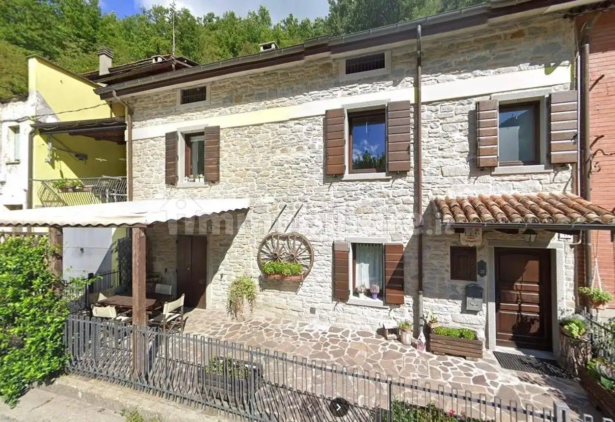 Casa indipendente in vendita a Santa Sofia