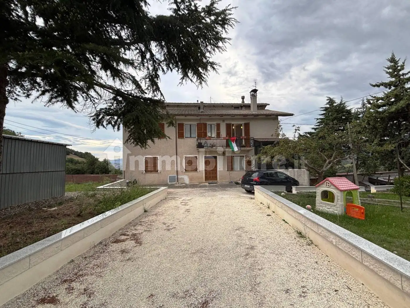 Appartamento in vendita a Serrapetrona