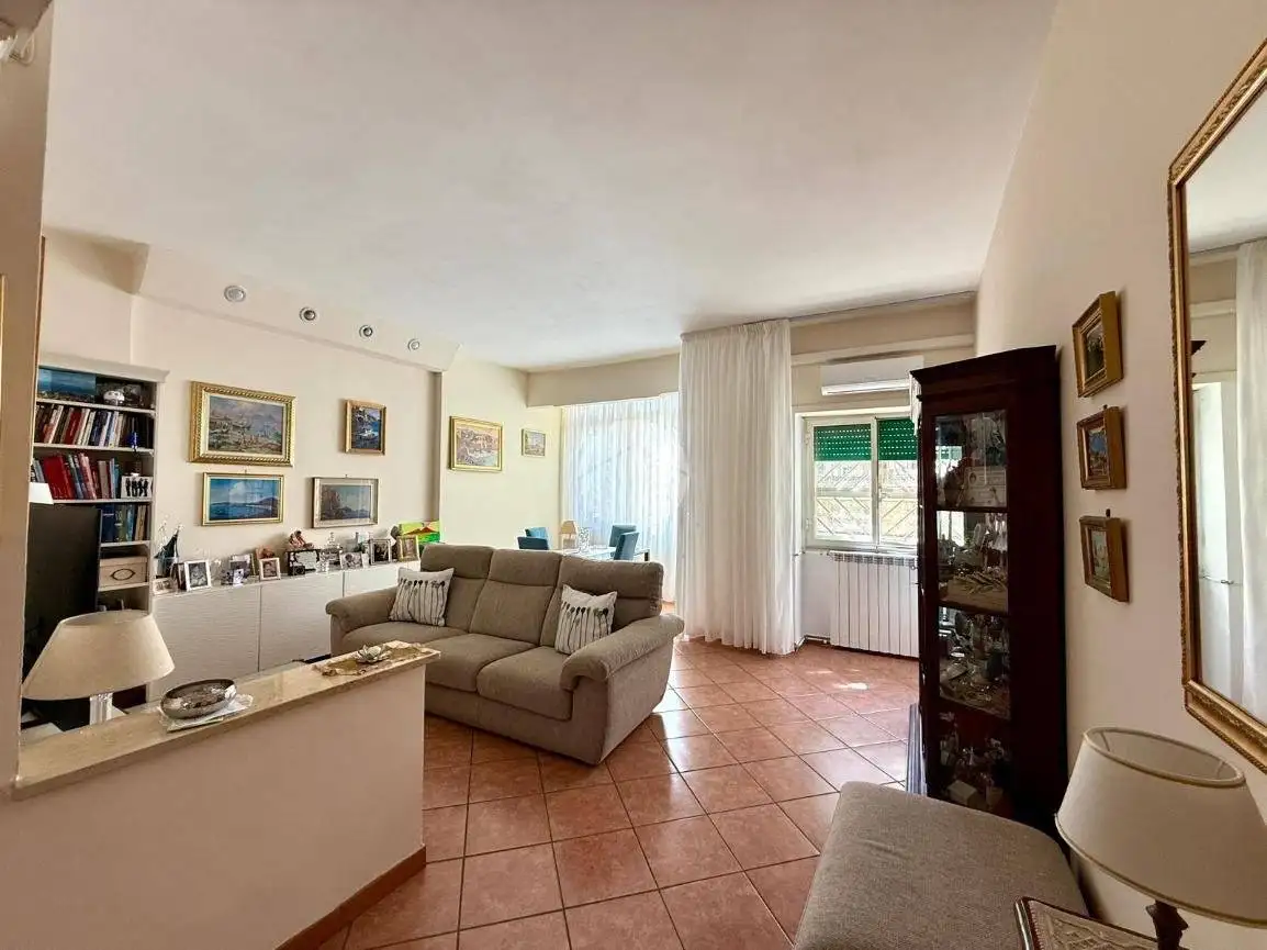 Appartamento in vendita a Napoli