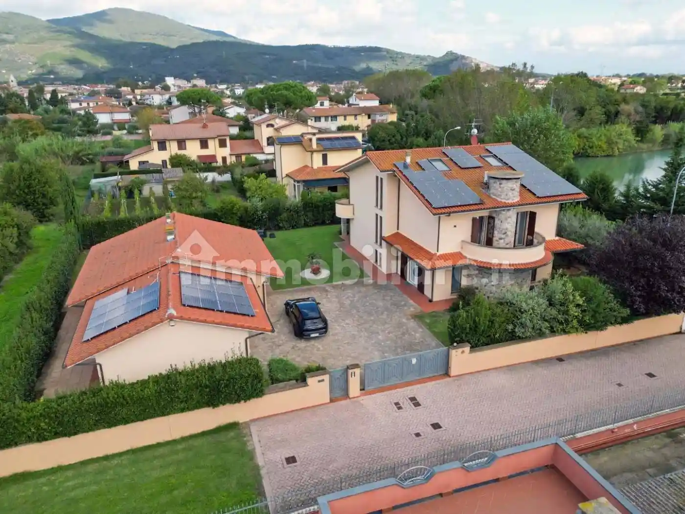 Villa in vendita a Cascina