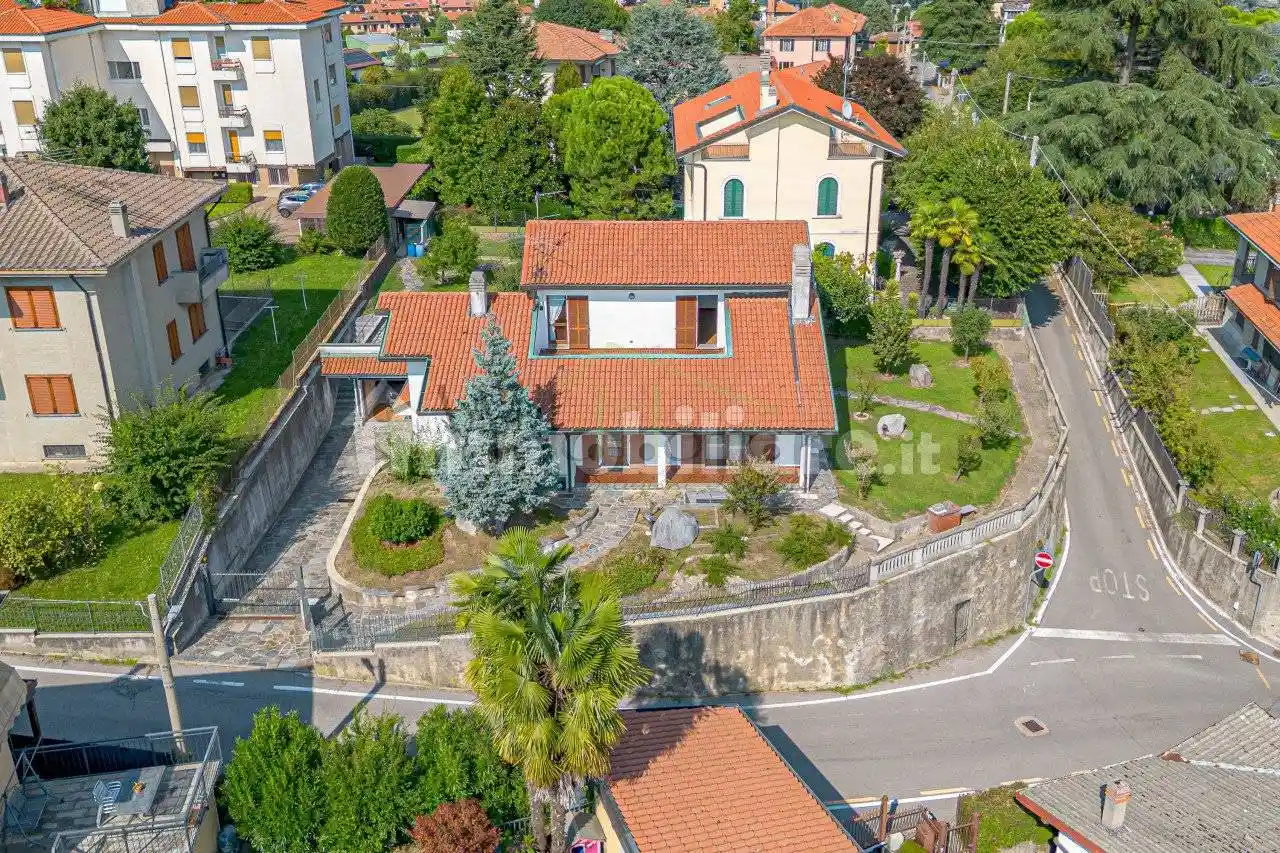 Villa in vendita a Lurago d'Erba
