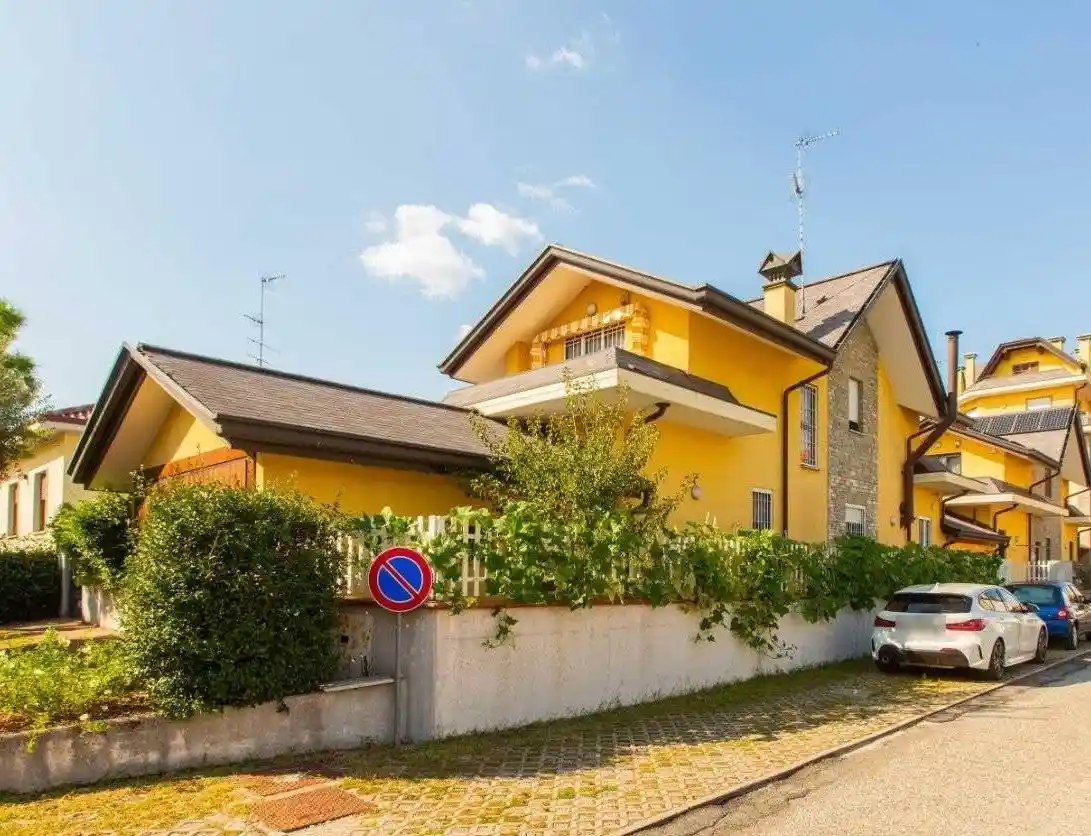 Villa in vendita a Busto Arsizio