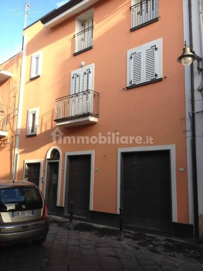 Palazzo - Edificio in vendita a Mondragone