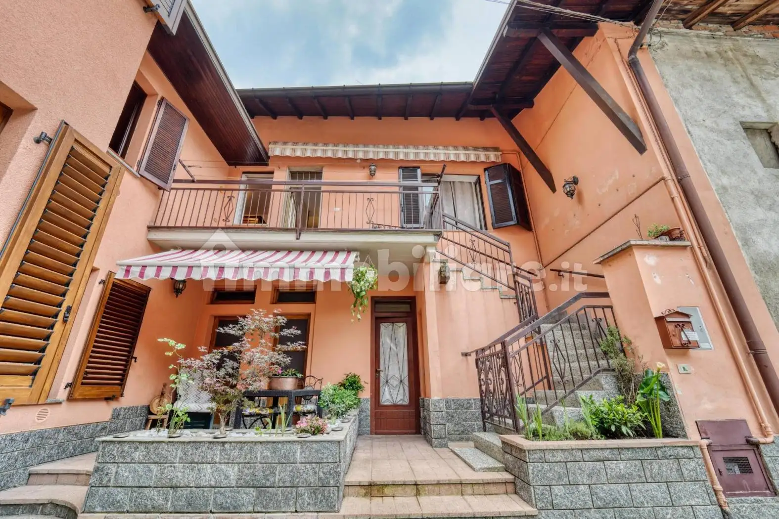 Appartamento via Cipriano Mistò 4, Centro, Binago - foto 2