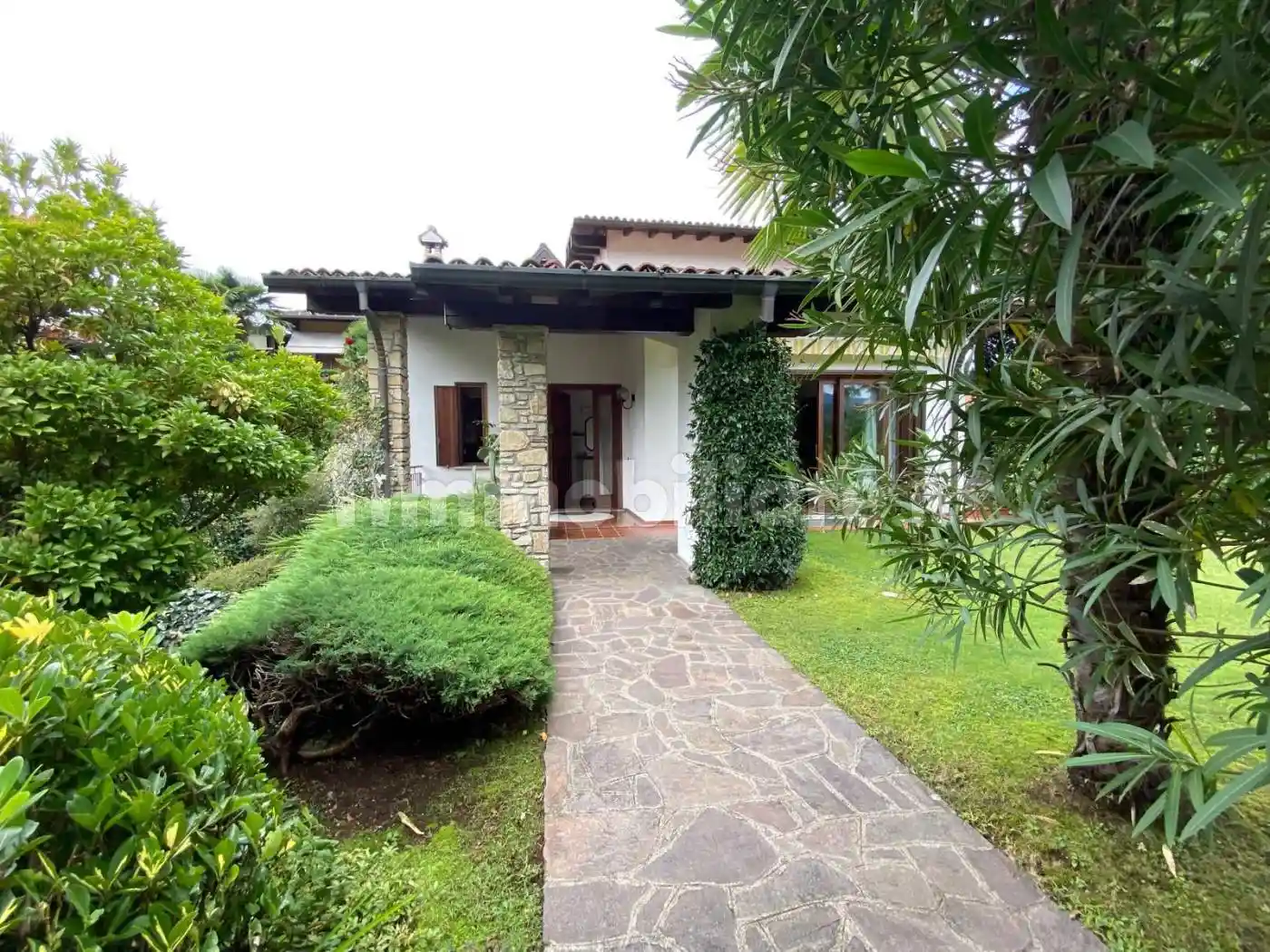 Villa in vendita a Lavena Ponte Tresa