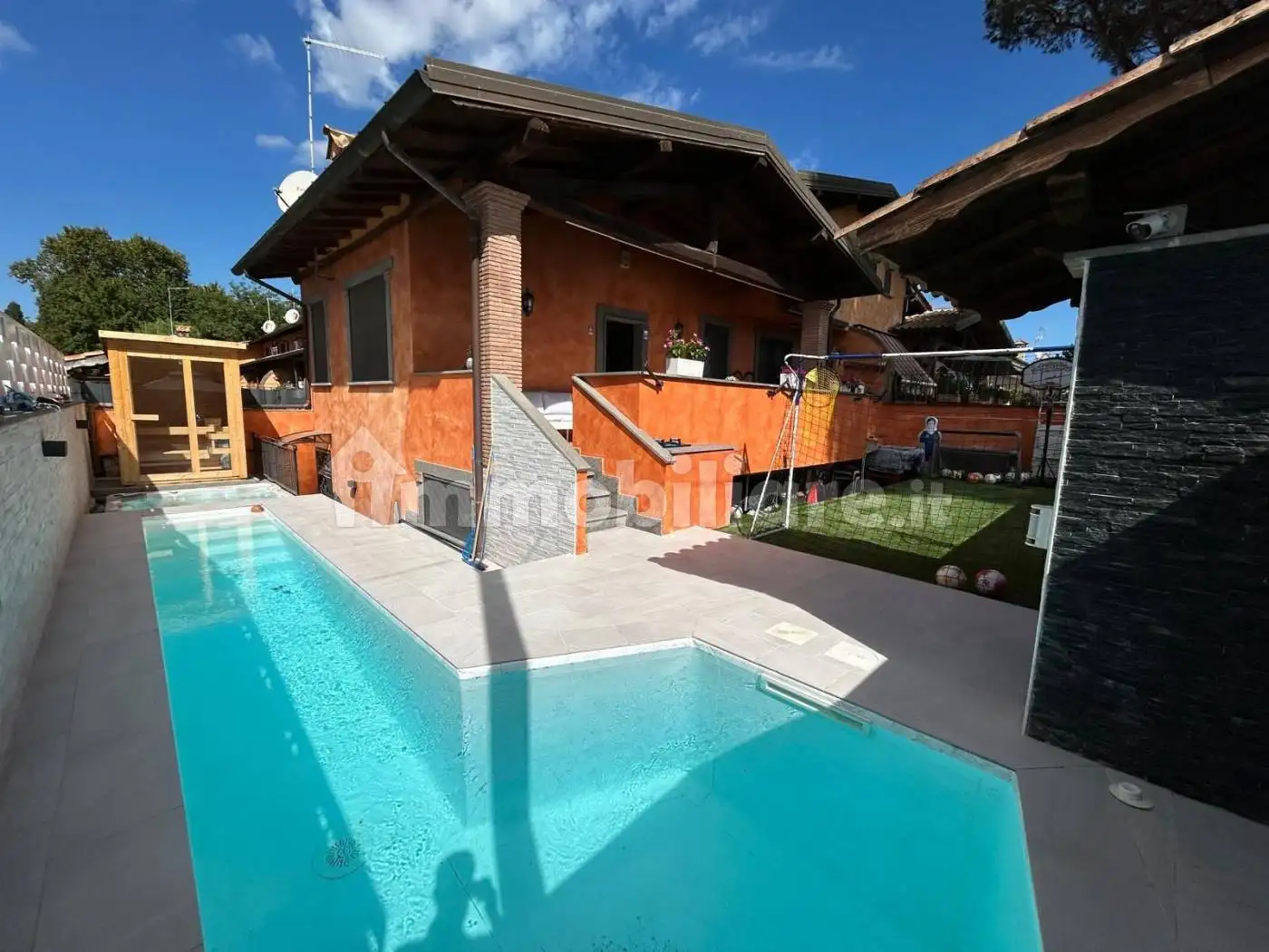 Villa plurifamiliare in vendita a Roma