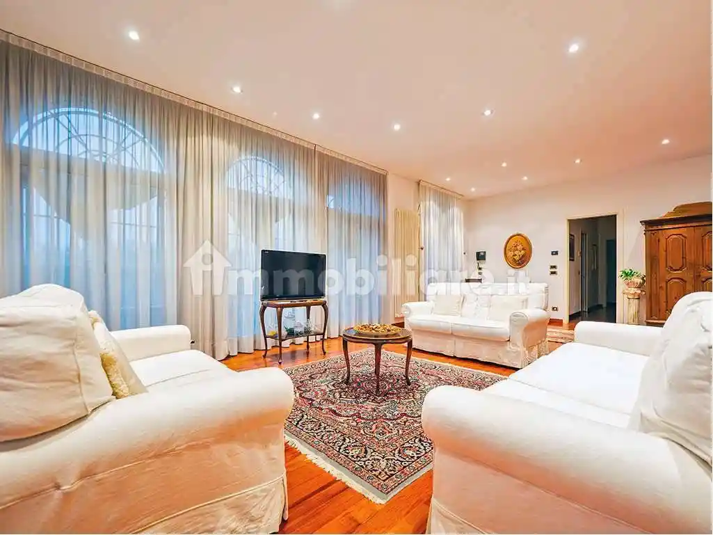 Villa in vendita a Monticello Brianza