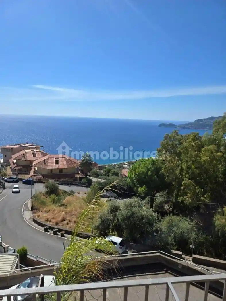 Appartamento in vendita a Letojanni