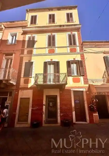 Palazzo - Edificio in vendita a La Maddalena