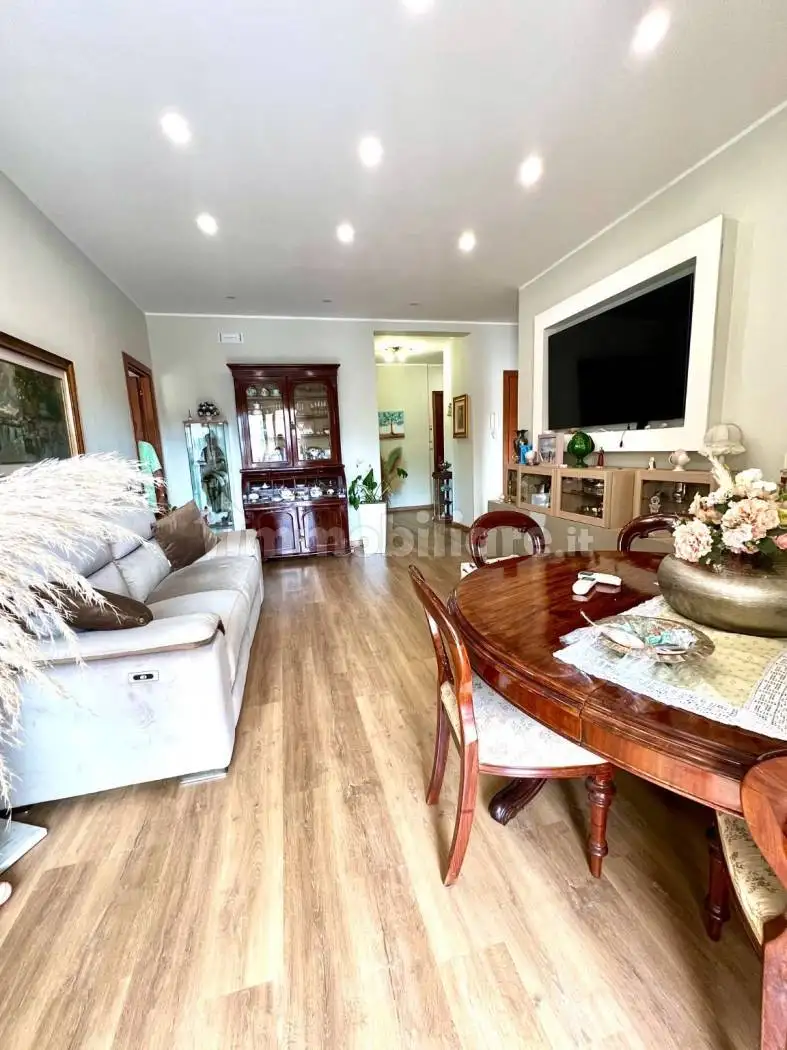 Appartamento in vendita a Napoli