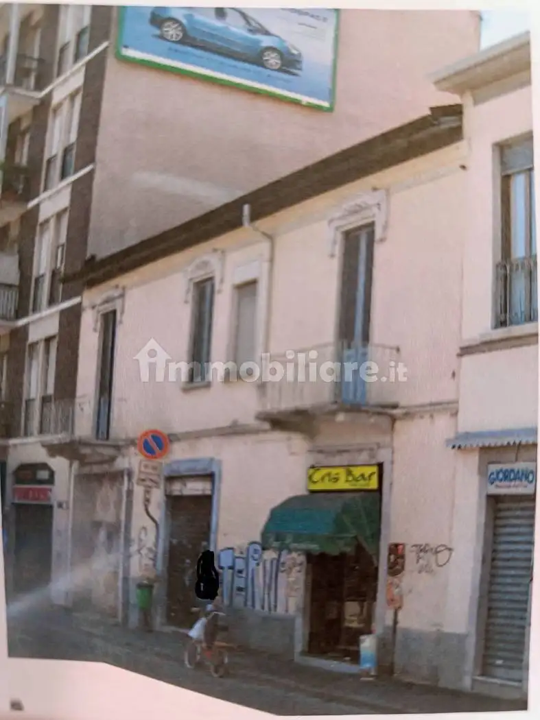 Building in vendita a Milan