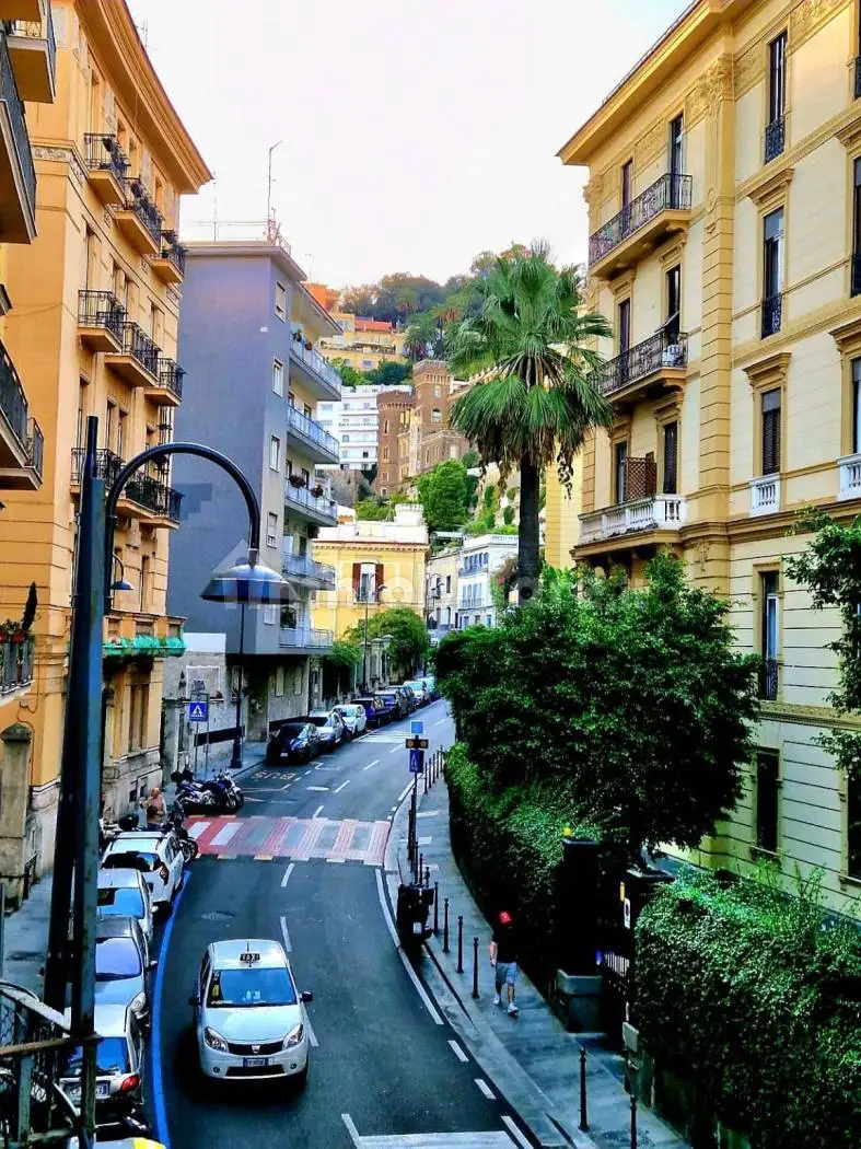 Appartamento in affitto a Napoli
