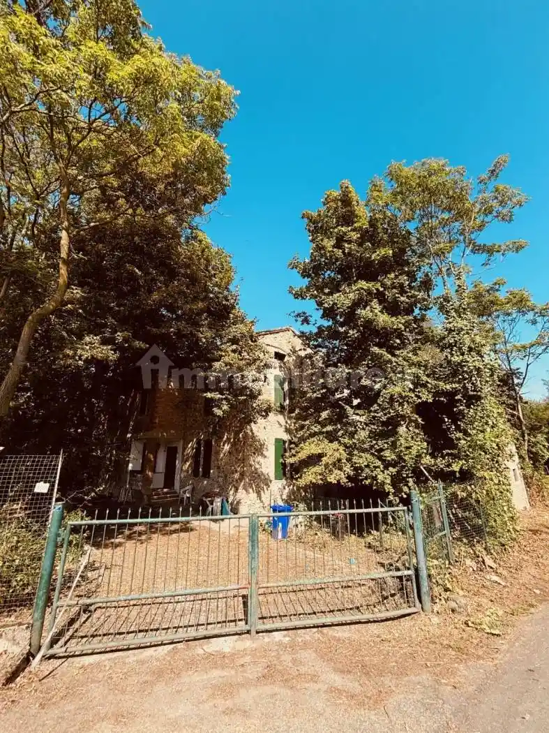 Rustico - Casale in vendita a Traversetolo