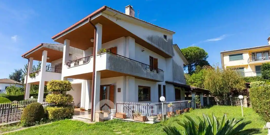 Villa in vendita a Genzano di Roma