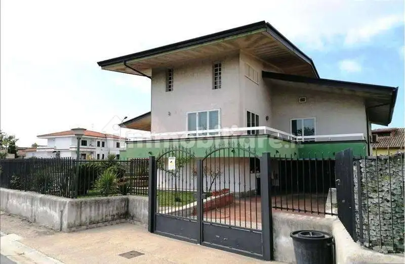 Villa in vendita a Castel Volturno