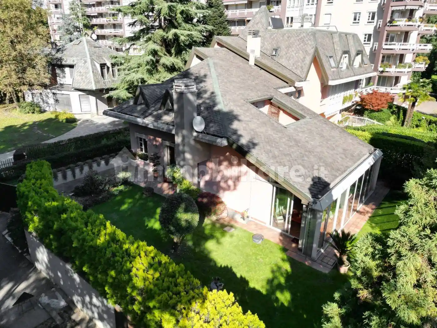 Villa unifamiliare via Ippodromo 66, Gallaratese, Milano - foto 2