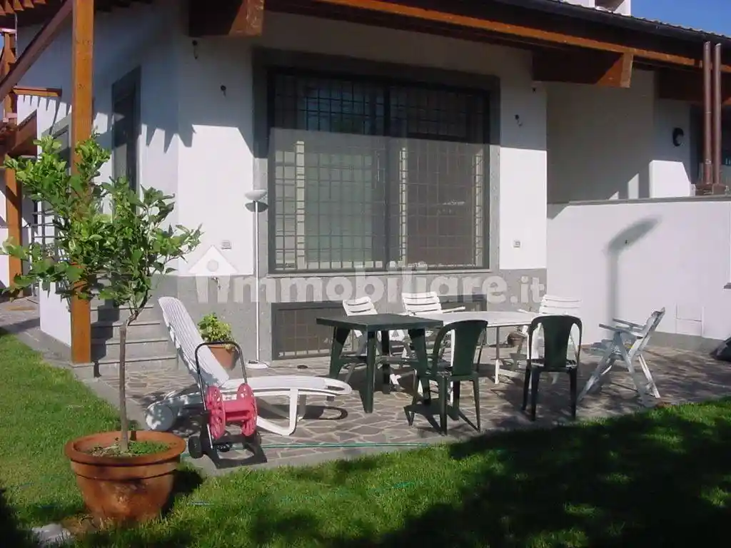 Villa plurifamiliare via Giovanni Francesco da Roma 15, Casal Palocco, Roma - foto 2