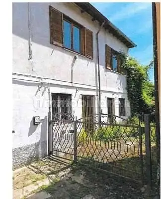Casa indipendente in asta a Rea