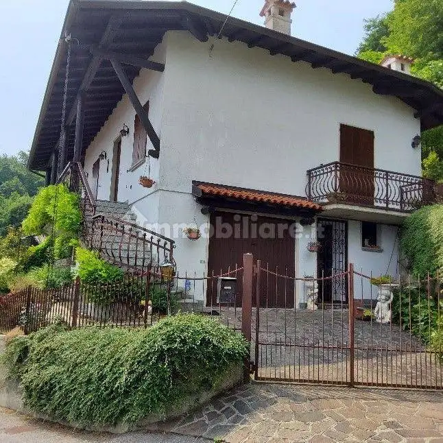 Villa in vendita a Bianzano