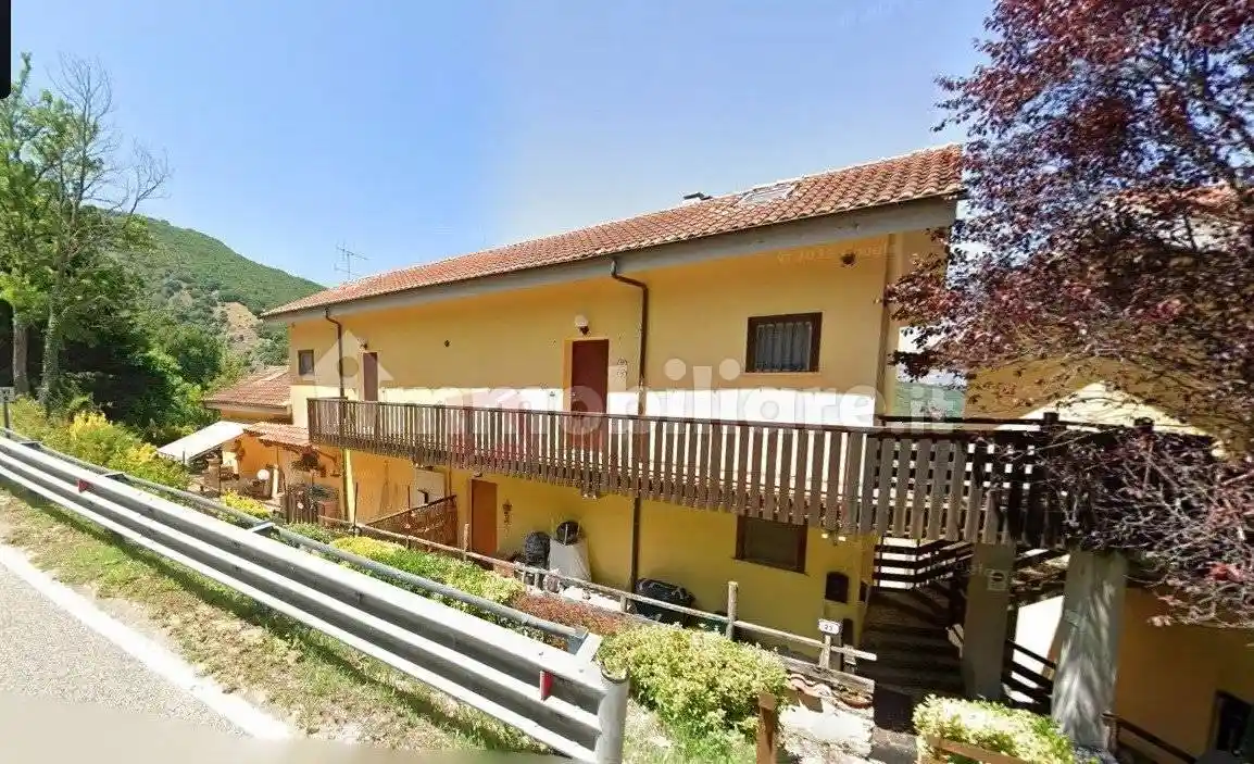 Villetta a schiera in affitto a Lucoli