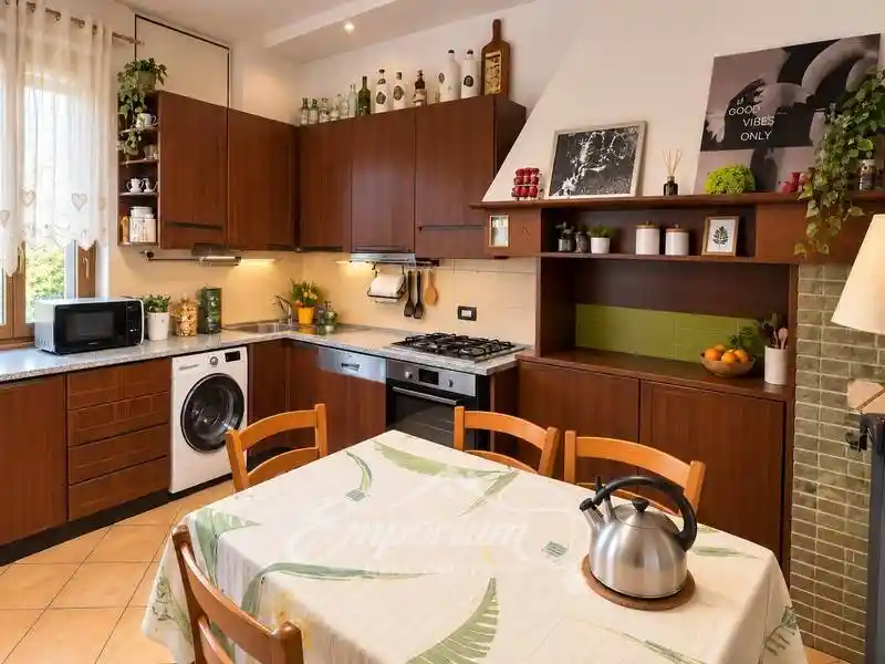 Villa in vendita a Capraia e Limite