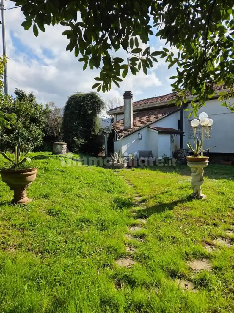 Villa in vendita a Carrara
