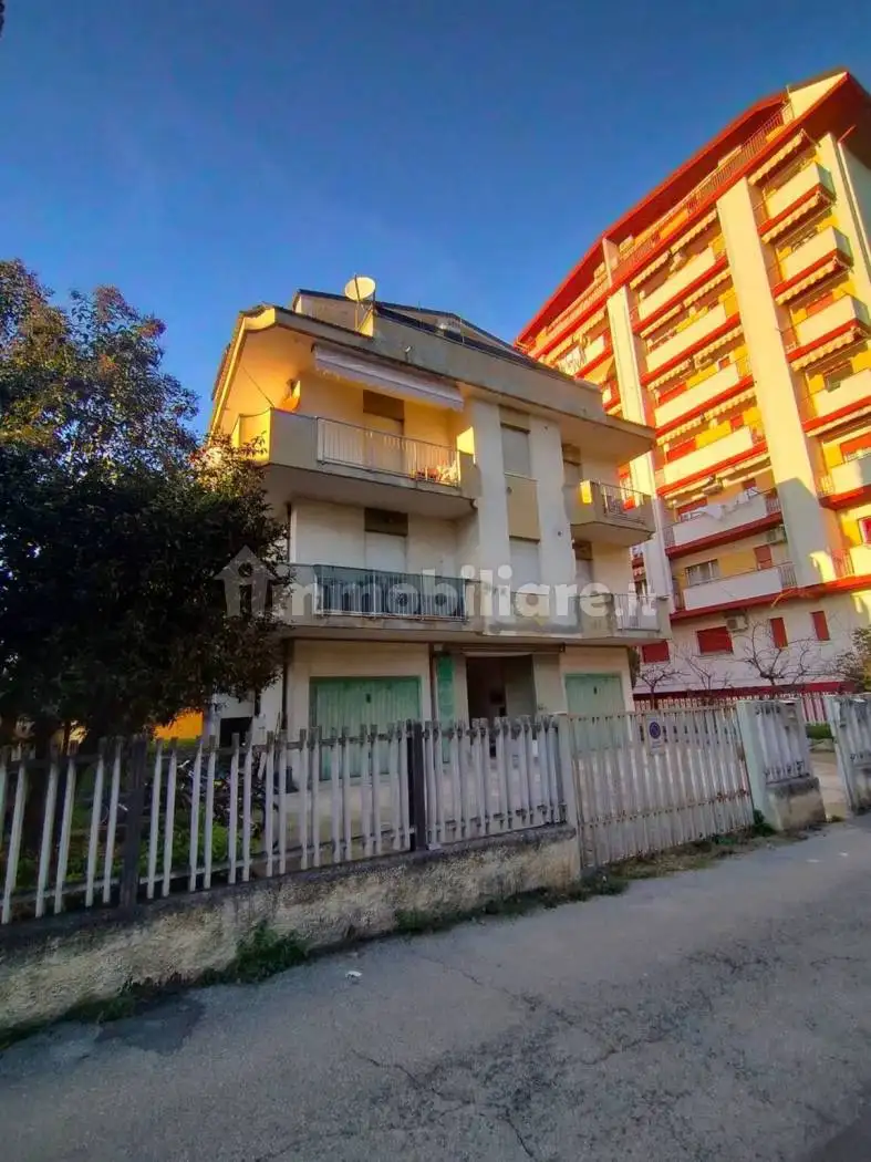 Palazzo - Edificio in vendita a Montesilvano