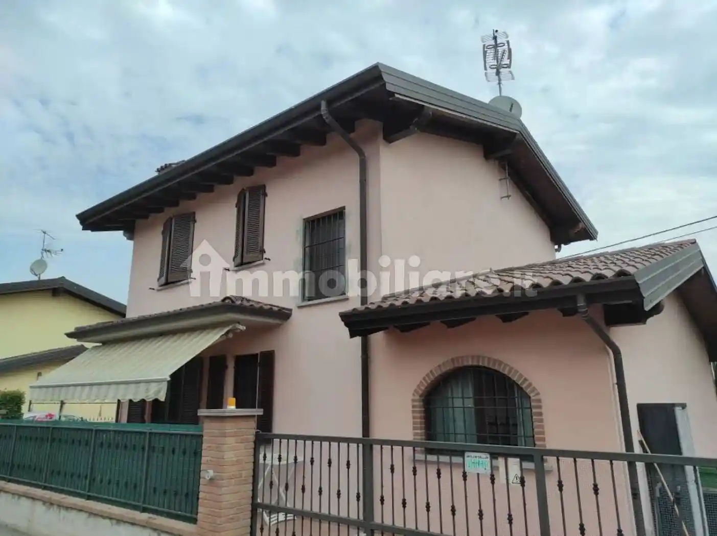 Villa in vendita a Broni