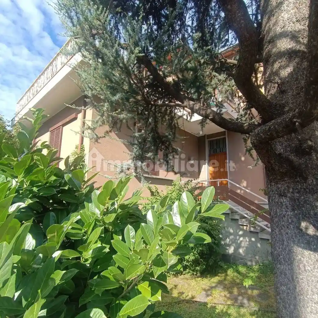 Villa in vendita a Broni