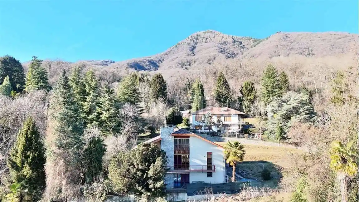 Villa in vendita a Casalzuigno